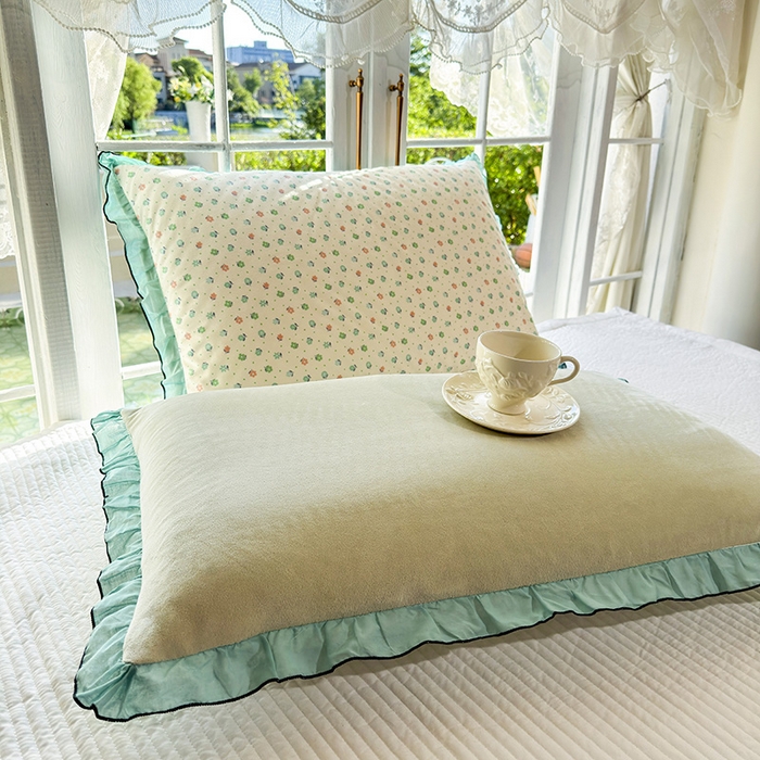 91家纺网 家纺一手货源 找家纺 （总）呦呦南宋 2025新款针织绒48x74cm枕套双面两用韩版绣线花边中层超声波夹棉一对装单品隐藏拉链款枕头套