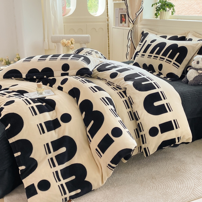 91家纺网 家纺一手货源 找家纺 豫见家纺 2025新款高克重牛奶绒夹棉床盖四件套 新潮风尚