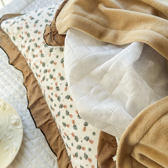 91家纺网 家纺一手货源 找家纺 呦呦南宋 2025新款韩版35x55cm针织绒枕套双面两用绣线花边中层超声波夹棉单只装单品隐藏拉链款枕头套 菠萝橙