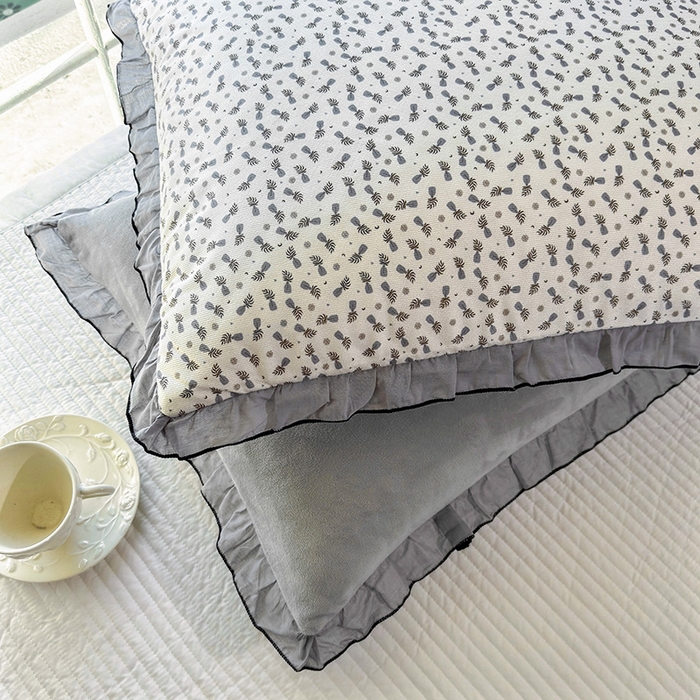 91家纺网 家纺一手货源 找家纺 呦呦南宋 2025新款韩版35x55cm针织绒枕套双面两用绣线花边中层超声波夹棉单只装单品隐藏拉链款枕头套 菠萝灰