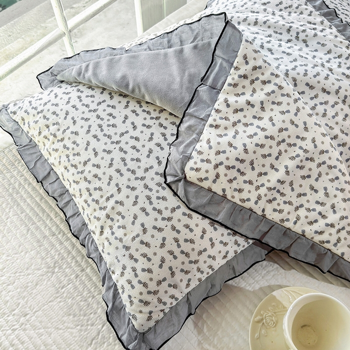 91家纺网 家纺一手货源 找家纺 呦呦南宋 2025新款韩版35x55cm针织绒枕套双面两用绣线花边中层超声波夹棉单只装单品隐藏拉链款枕头套 菠萝灰