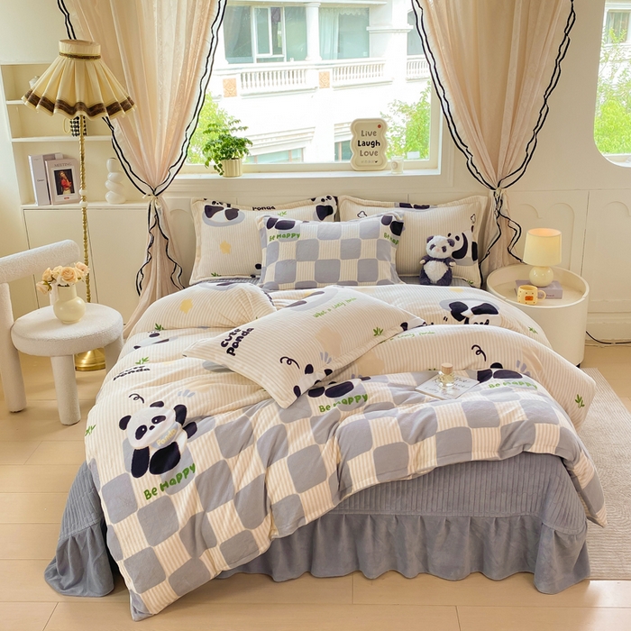 91家纺网 家纺一手货源 找家纺 豫见家纺 2025新款高克重牛奶绒夹棉床盖四件套 熊猫乐园