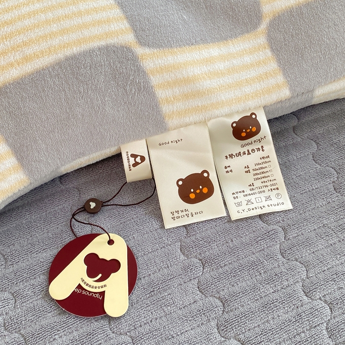 91家纺网 家纺一手货源 找家纺 豫见家纺 2025新款高克重牛奶绒夹棉床盖四件套 熊猫乐园