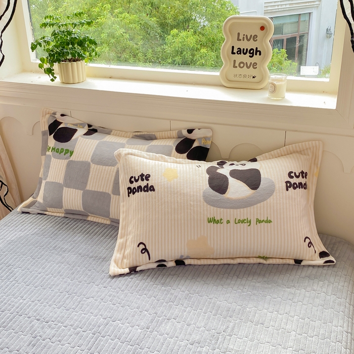 91家纺网 家纺一手货源 找家纺 豫见家纺 2025新款高克重牛奶绒夹棉床盖四件套 熊猫乐园