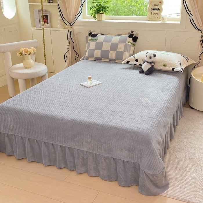 91家纺网 家纺一手货源 找家纺 豫见家纺 2025新款高克重牛奶绒夹棉床盖四件套 熊猫乐园