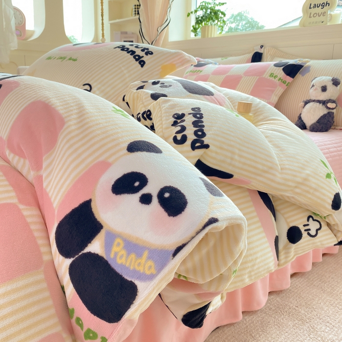 91家纺网 家纺一手货源 找家纺 豫见家纺 2025新款高克重牛奶绒夹棉床盖四件套 熊猫乐园-粉