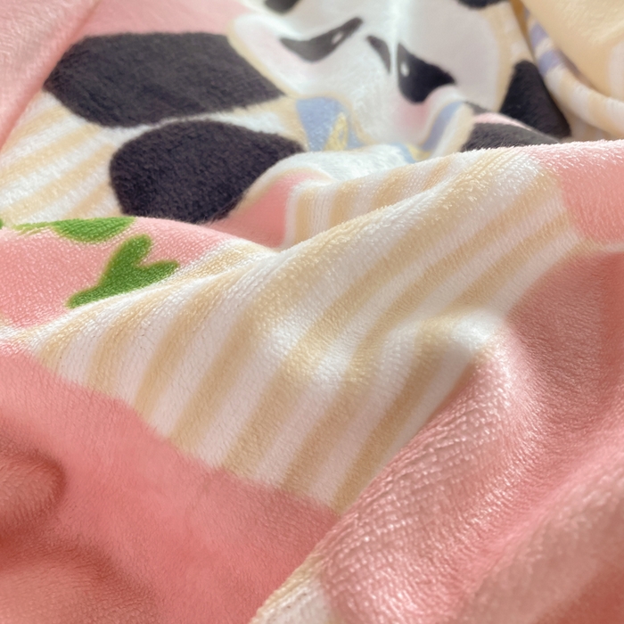 91家纺网 家纺一手货源 找家纺 豫见家纺 2025新款高克重牛奶绒夹棉床盖四件套 熊猫乐园-粉