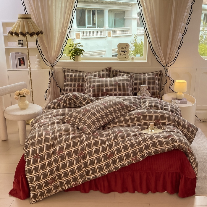 91家纺网 家纺一手货源 找家纺 豫见家纺 2025新款高克重牛奶绒夹棉床盖四件套 英伦格调