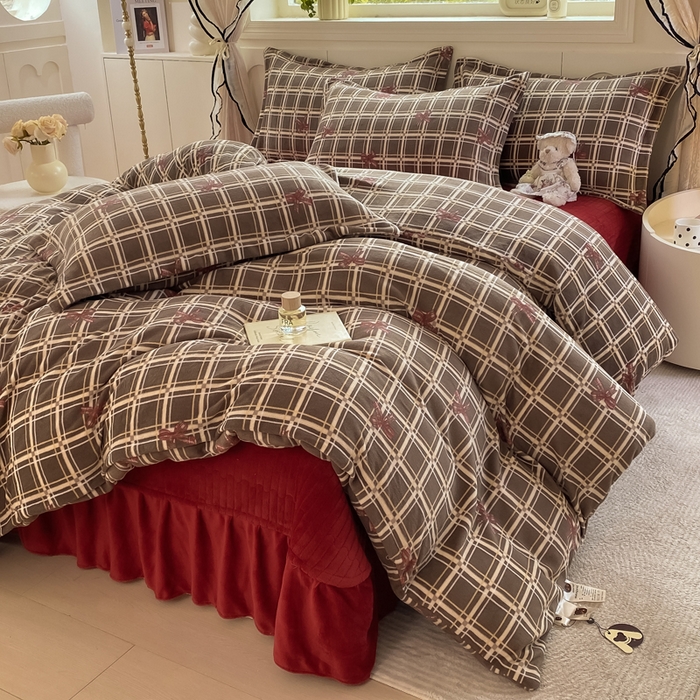 91家纺网 家纺一手货源 找家纺 豫见家纺 2025新款高克重牛奶绒夹棉床盖四件套 英伦格调