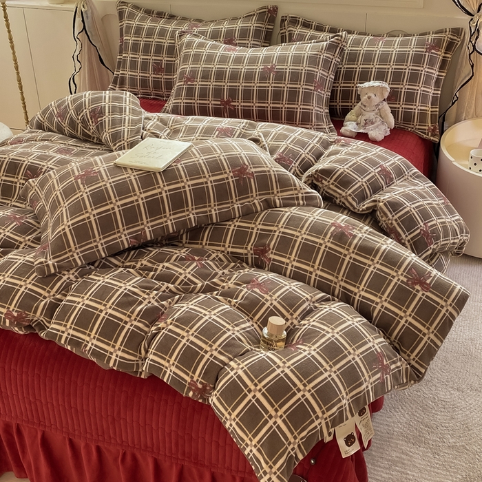 91家纺网 家纺一手货源 找家纺 豫见家纺 2025新款高克重牛奶绒夹棉床盖四件套 英伦格调