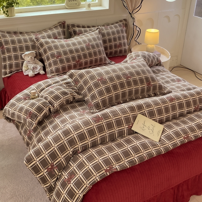 91家纺网 家纺一手货源 找家纺 豫见家纺 2025新款高克重牛奶绒夹棉床盖四件套 英伦格调