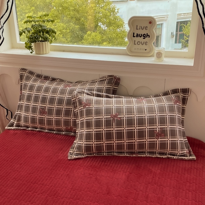 91家纺网 家纺一手货源 找家纺 豫见家纺 2025新款高克重牛奶绒夹棉床盖四件套 英伦格调