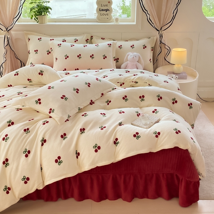 豫见家纺 2025新款高克重牛奶绒夹棉床盖四件套 樱桃心愿