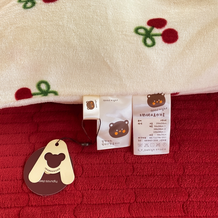 91家纺网 家纺一手货源 找家纺 豫见家纺 2025新款高克重牛奶绒夹棉床盖四件套 樱桃心愿