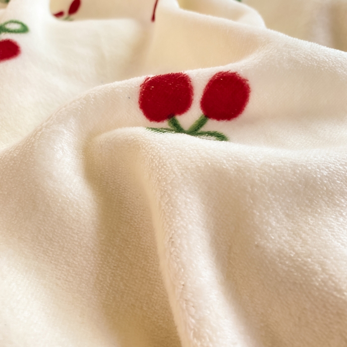 91家纺网 家纺一手货源 找家纺 豫见家纺 2025新款高克重牛奶绒夹棉床盖四件套 樱桃心愿