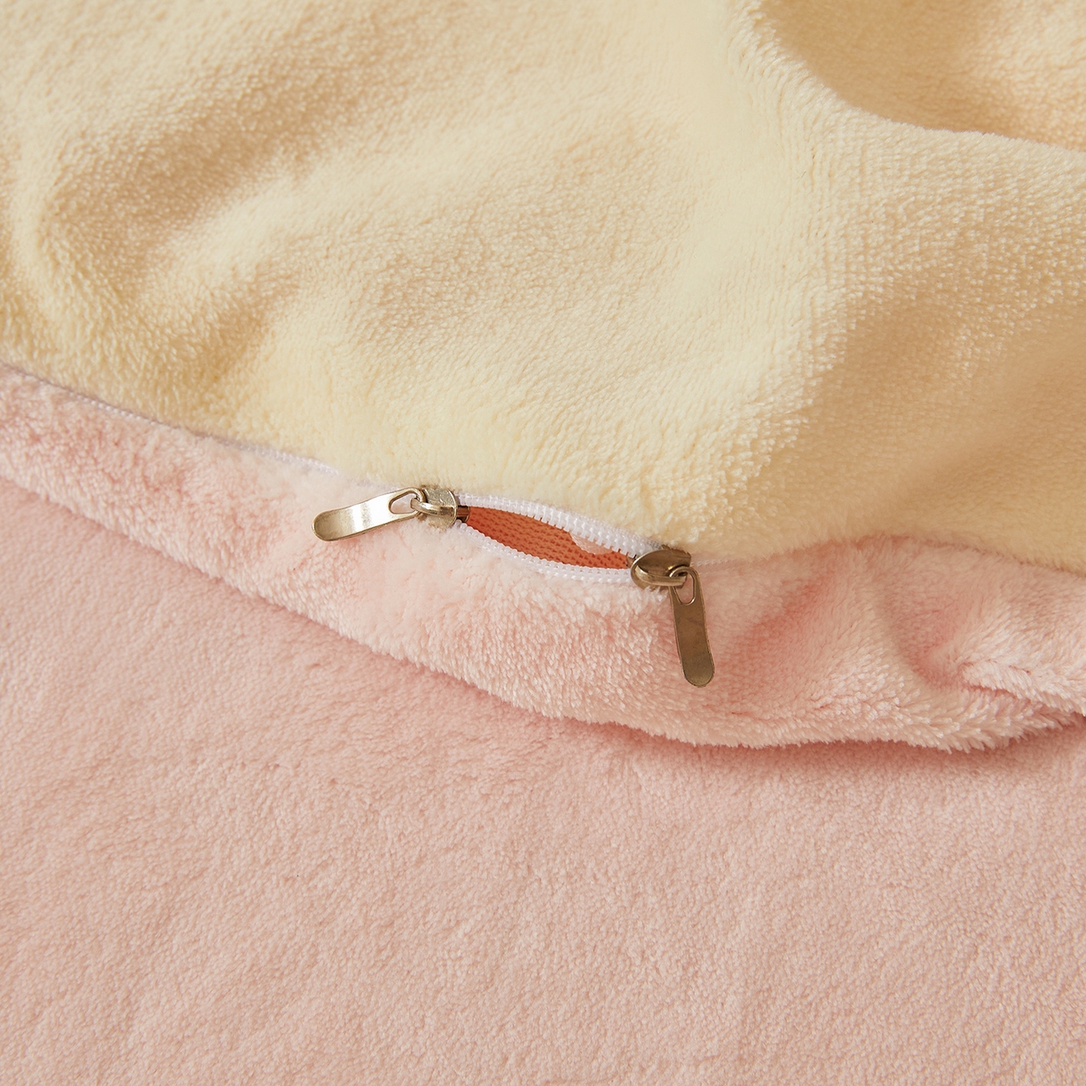 91家纺网 家纺一手货源 找家纺 （总）义博家纺 2025新款高克重牛奶绒双拼毛巾绣爱马系列四件套