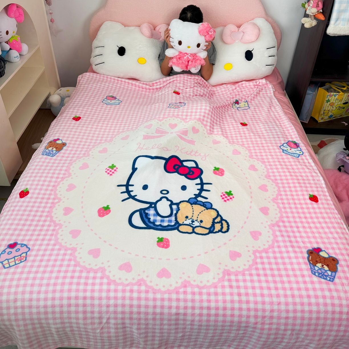 91家纺网 家纺一手货源 找家纺 博雅 2025新款三丽鸥牛奶绒盖毯毯子 小熊饼干KT