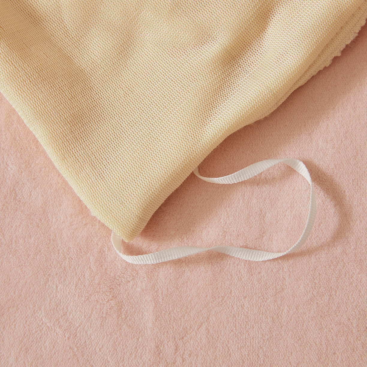 91家纺网 家纺一手货源 找家纺 义博家纺 2025新款高克重牛奶绒双拼毛巾绣爱马系列四件套 爱马 粉