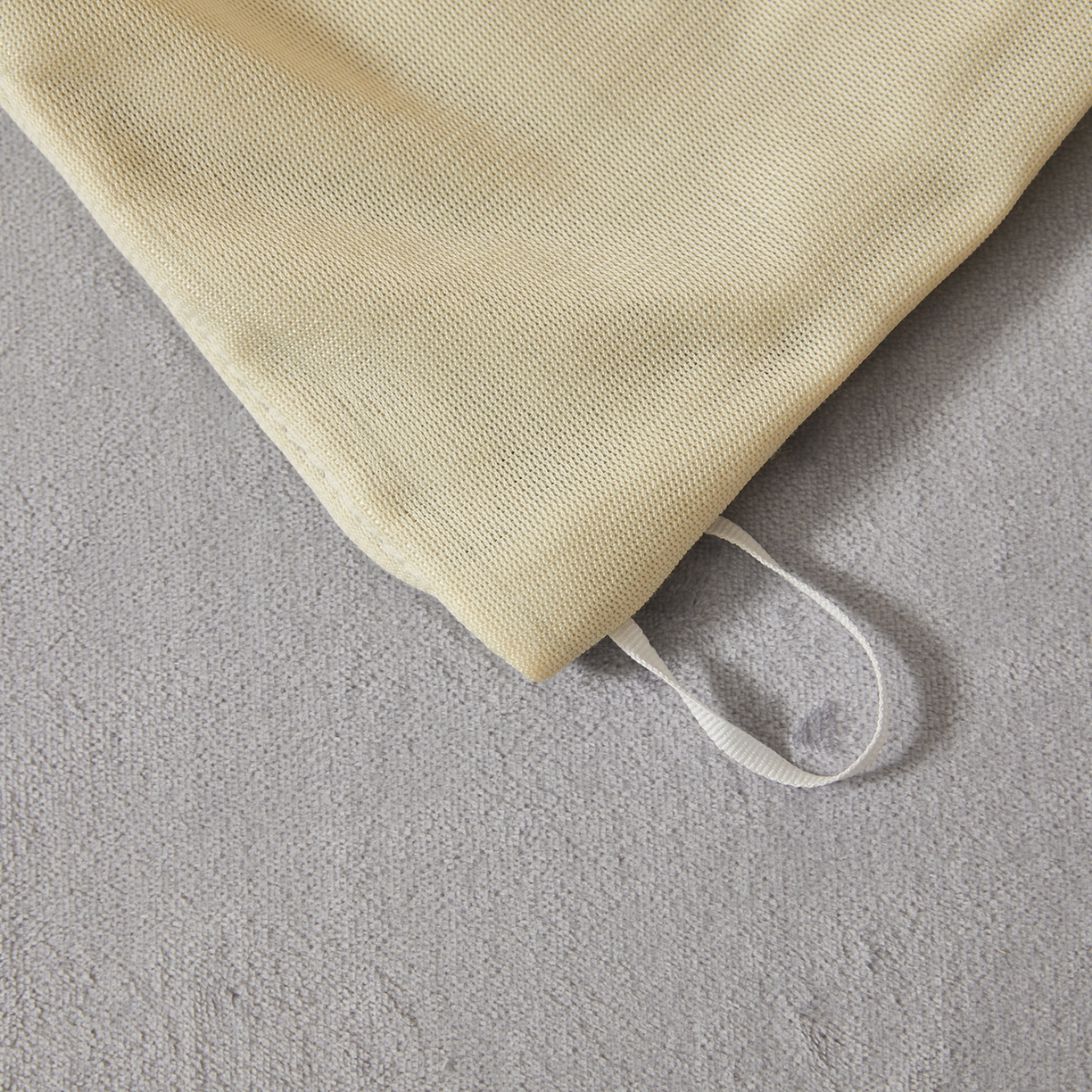 91家纺网 家纺一手货源 找家纺 义博家纺 2025新款高克重牛奶绒双拼毛巾绣爱马系列四件套 爱马 灰