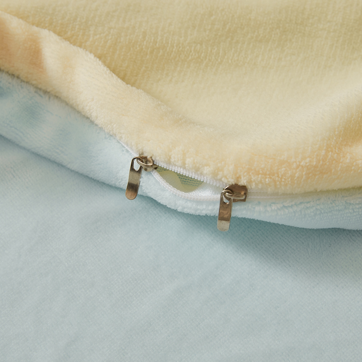 91家纺网 家纺一手货源 找家纺 义博家纺 2025新款高克重牛奶绒双拼毛巾绣爱马系列四件套 爱马 蓝