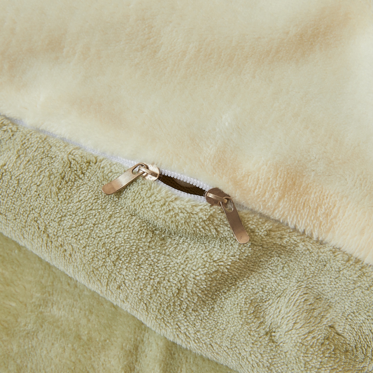 91家纺网 家纺一手货源 找家纺 义博家纺 2025新款高克重牛奶绒双拼毛巾绣爱马系列四件套 爱马 绿