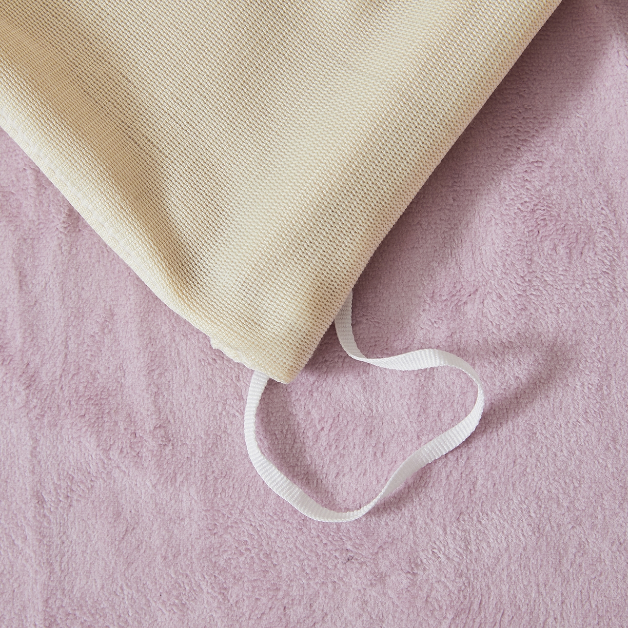 91家纺网 家纺一手货源 找家纺 义博家纺 2025新款高克重牛奶绒双拼毛巾绣爱马系列四件套 爱马 紫