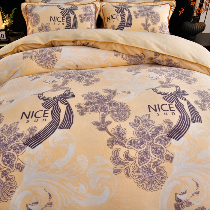 91家纺网 家纺一手货源 找家纺 诺梵家纺 2025新款8斤加厚保暖金貂绒牛奶绒印花四件套豆蔻年华黄