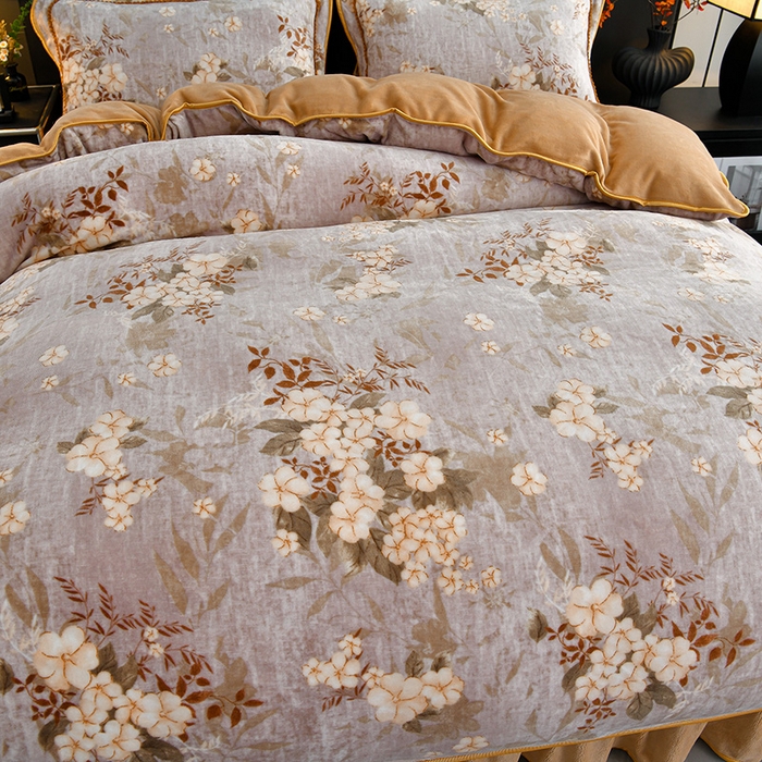 91家纺网 家纺一手货源 找家纺 诺梵家纺 2025新款8斤加厚保暖金貂绒牛奶绒印花四件套花枝如梦咖