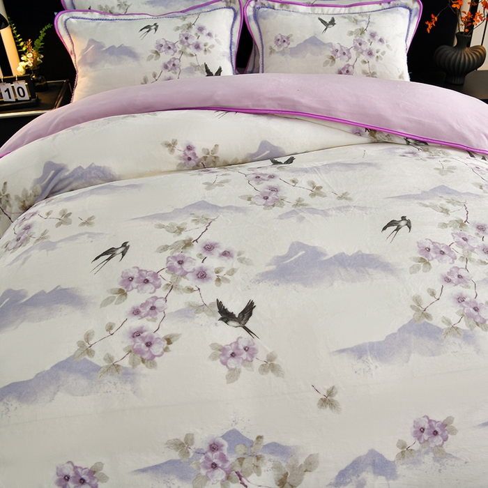 91家纺网 家纺一手货源 找家纺 诺梵家纺 2025新款8斤加厚保暖金貂绒牛奶绒印花四件套燕归来-紫