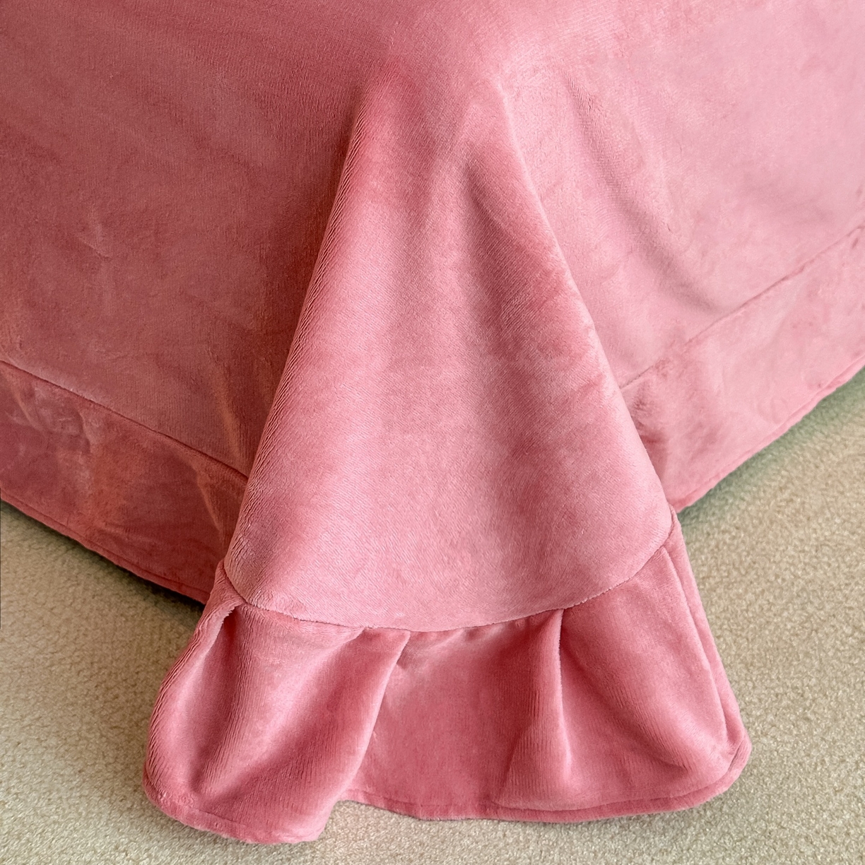 91家纺网 家纺一手货源 找家纺 梓之赫 2025新款全工艺牛奶绒手工花床盖款四件套 豆沙