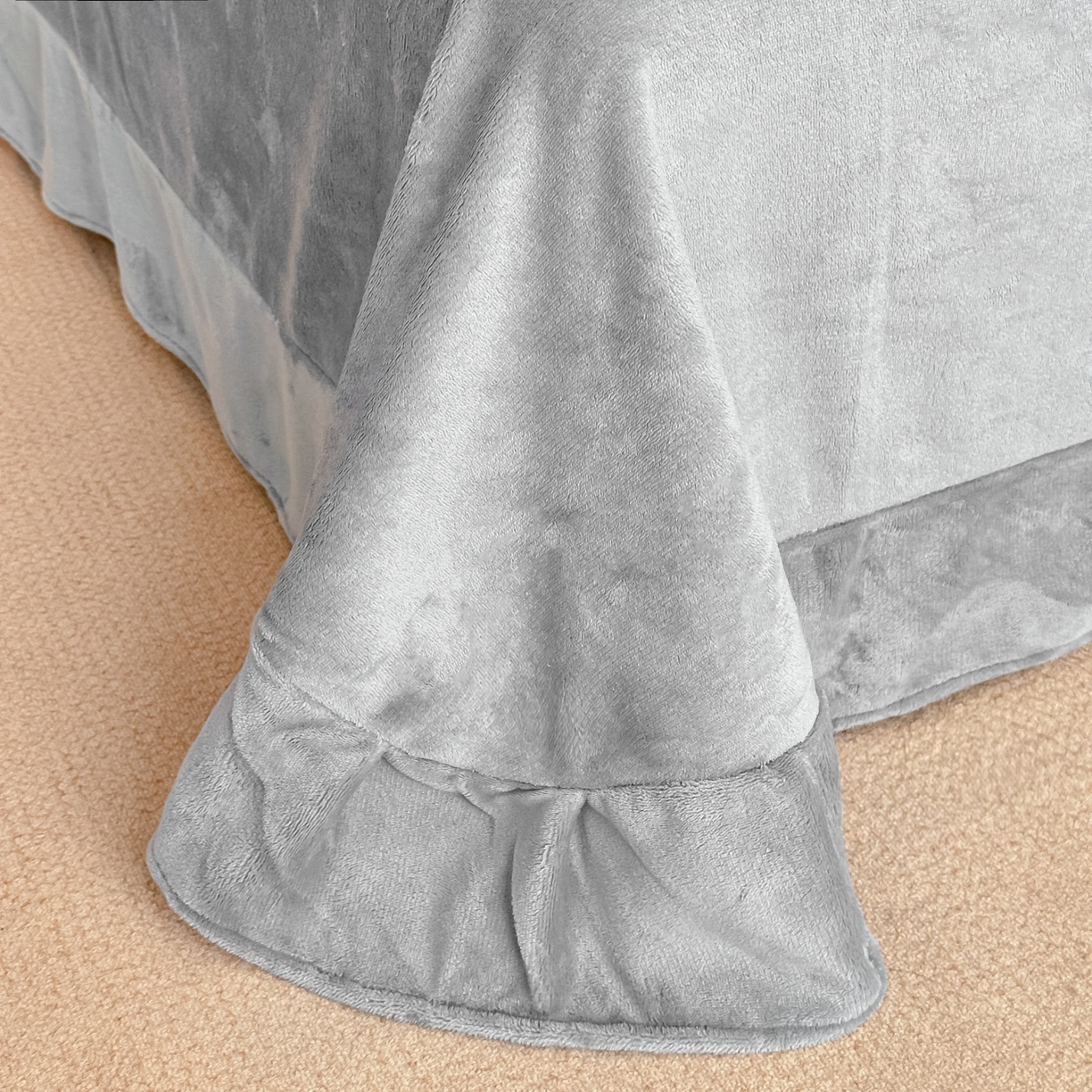 91家纺网 家纺一手货源 找家纺 梓之赫 2025新款全工艺牛奶绒手工花床盖款四件套 灰色