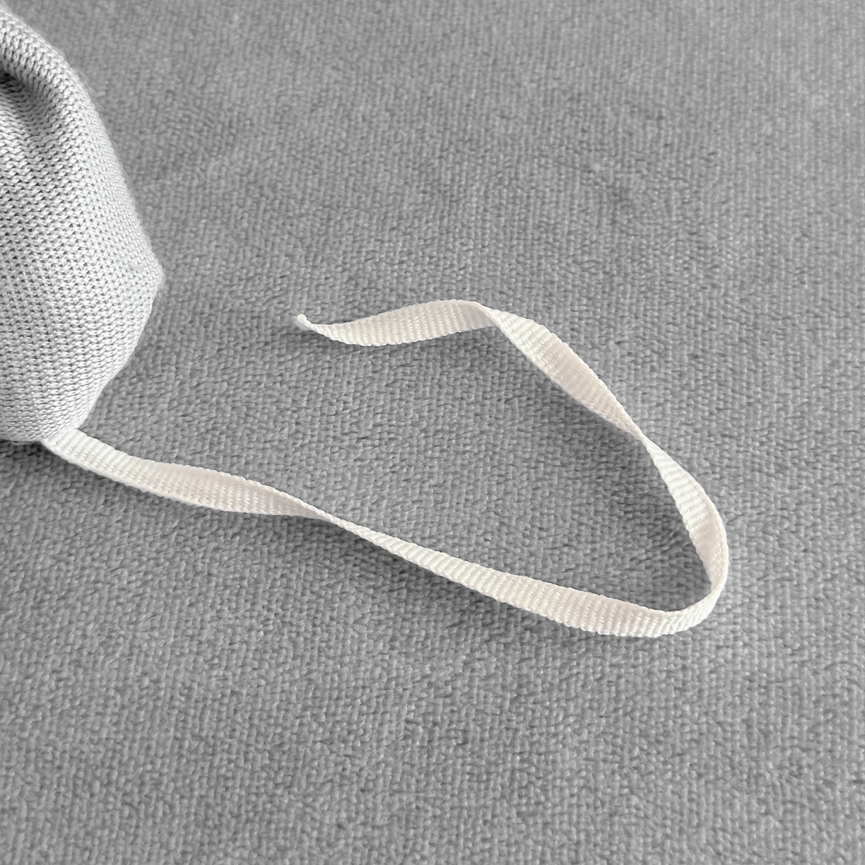 91家纺网 家纺一手货源 找家纺 梓之赫 2025新款全工艺牛奶绒手工花床盖款四件套 灰色