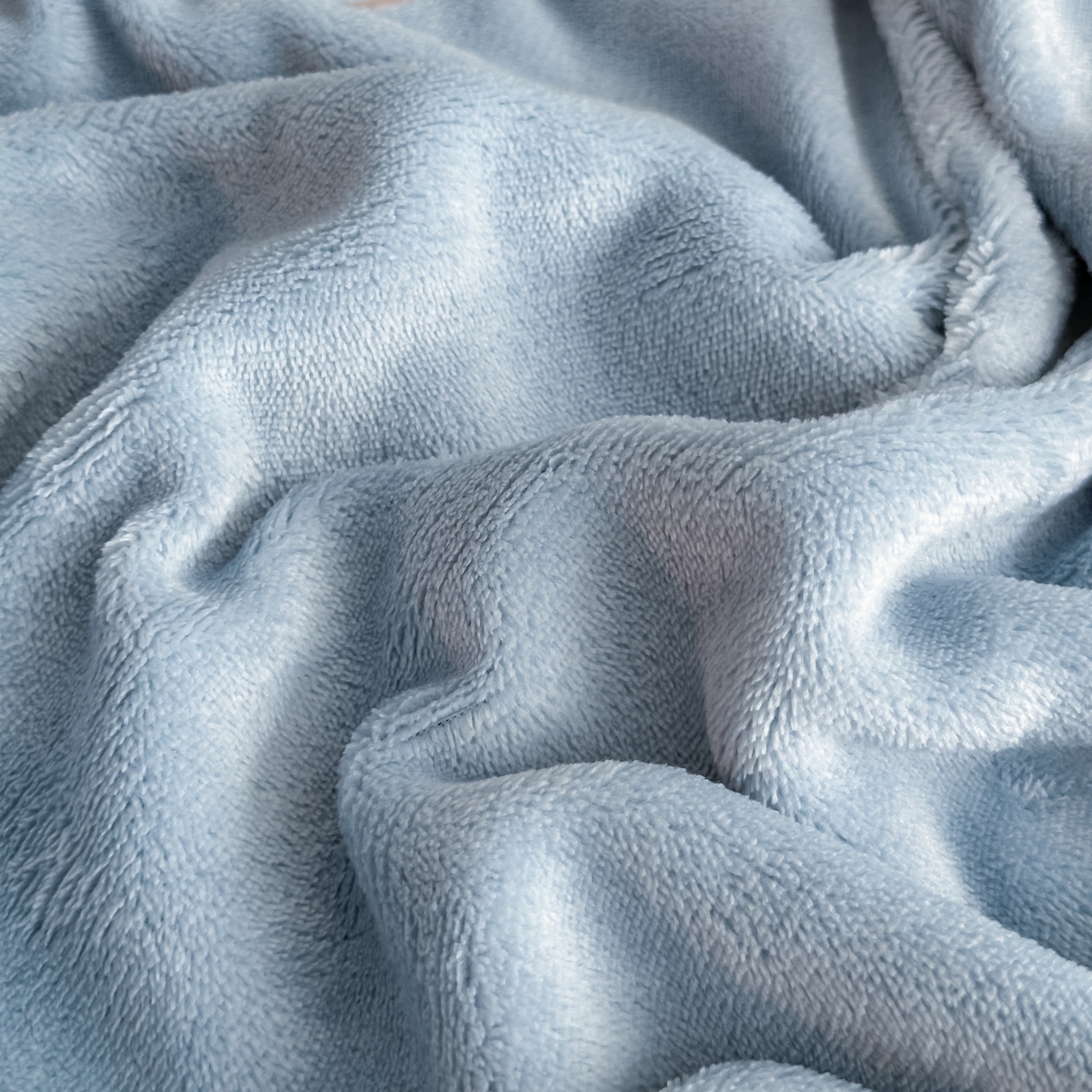 91家纺网 家纺一手货源 找家纺 梓之赫 2025新款全工艺牛奶绒手工花床盖款四件套 蓝色