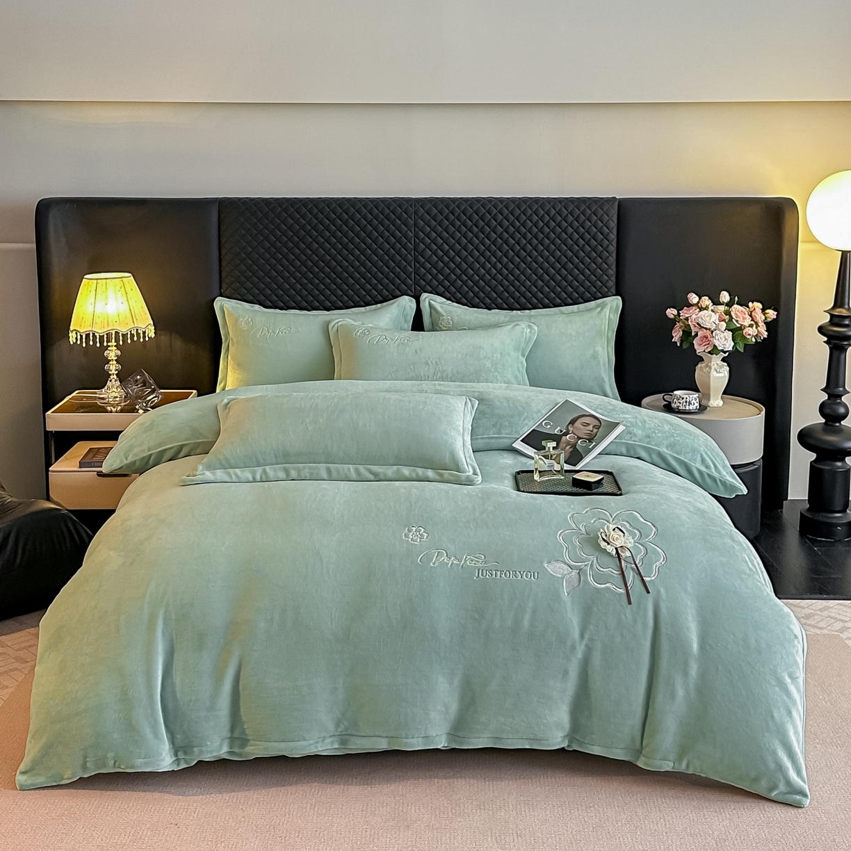 91家纺网 家纺一手货源 找家纺 梓之赫 2025新款全工艺牛奶绒手工花床盖款四件套 绿色