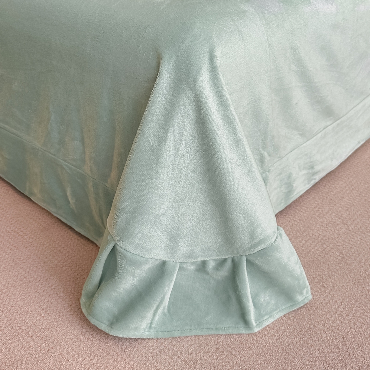 91家纺网 家纺一手货源 找家纺 梓之赫 2025新款全工艺牛奶绒手工花床盖款四件套 绿色