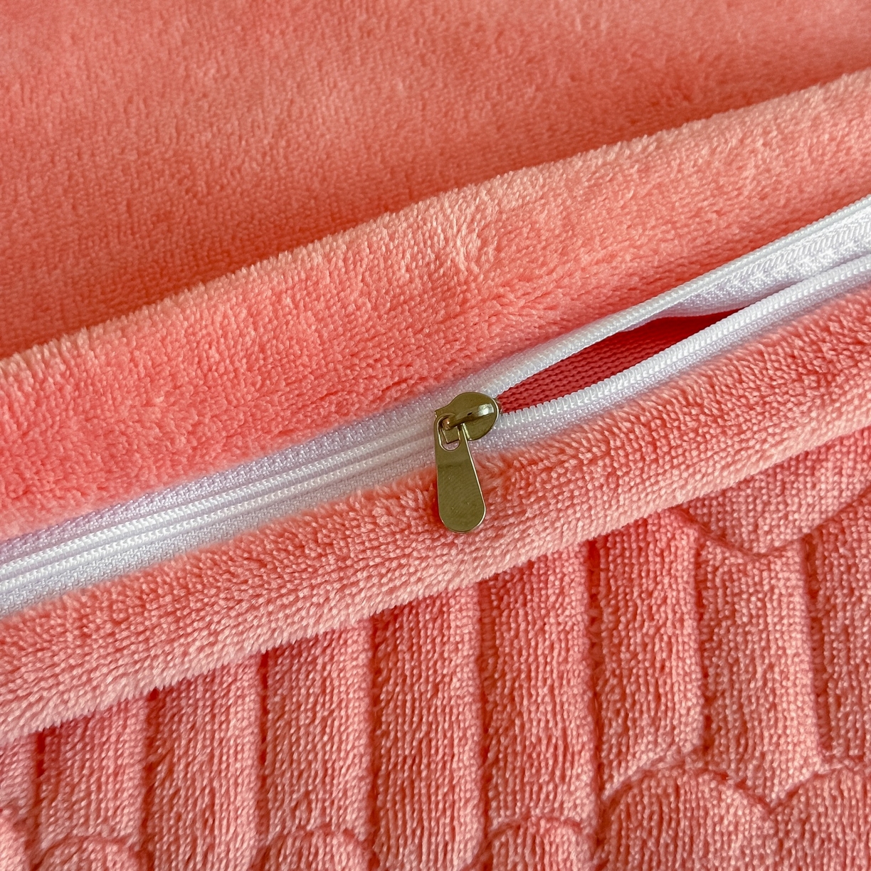 91家纺网 家纺一手货源 找家纺 梓之赫 2025新款全工艺牛奶绒手工花床盖款四件套 暖玉