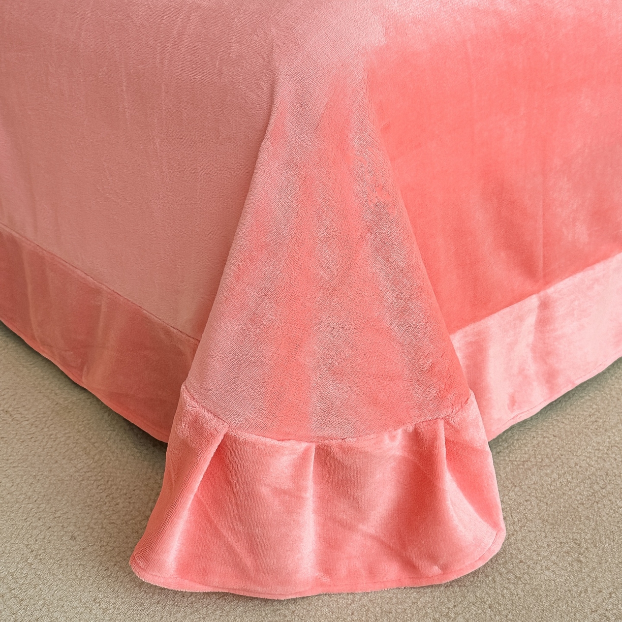 91家纺网 家纺一手货源 找家纺 梓之赫 2025新款全工艺牛奶绒手工花床盖款四件套 暖玉