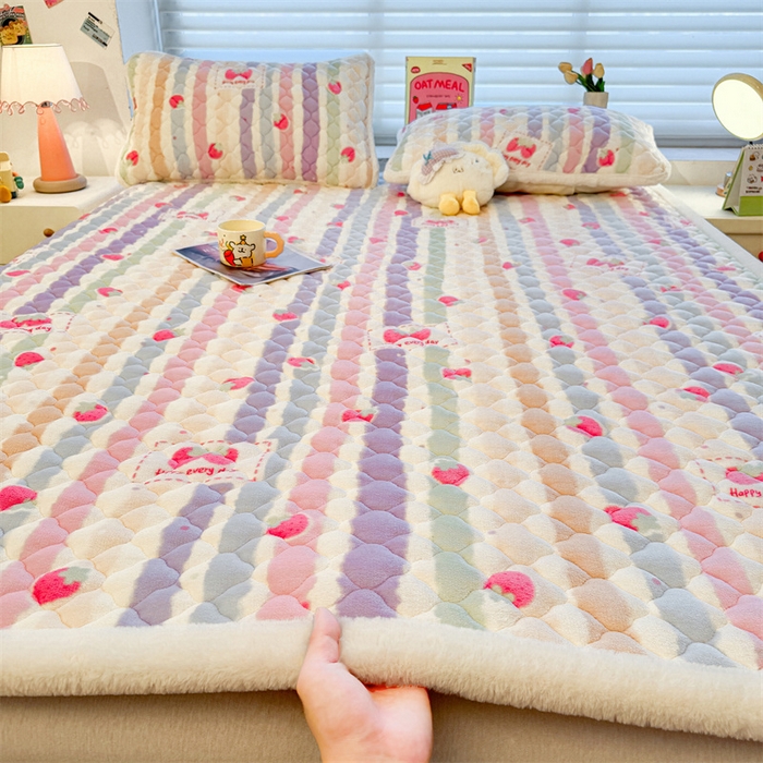 91家纺网 家纺一手货源 找家纺 （总）喜居 2025新款高克重印花牛奶绒夹棉床褥床垫子褥子床护垫