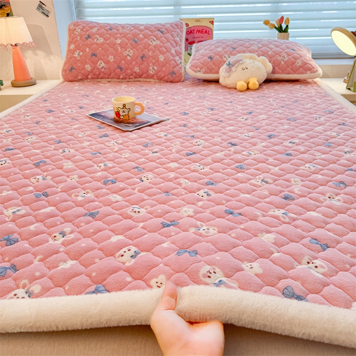 91家纺网 家纺一手货源 找家纺 （总）喜居 2025新款高克重印花牛奶绒夹棉床褥床垫子褥子床护垫