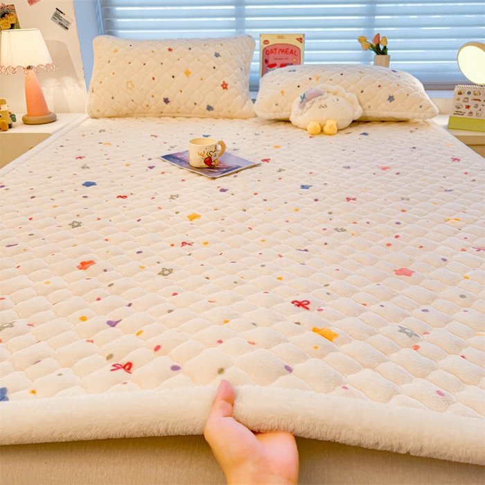 91家纺网 家纺一手货源 找家纺 （总）喜居 2025新款高克重印花牛奶绒夹棉床褥床垫子褥子床护垫