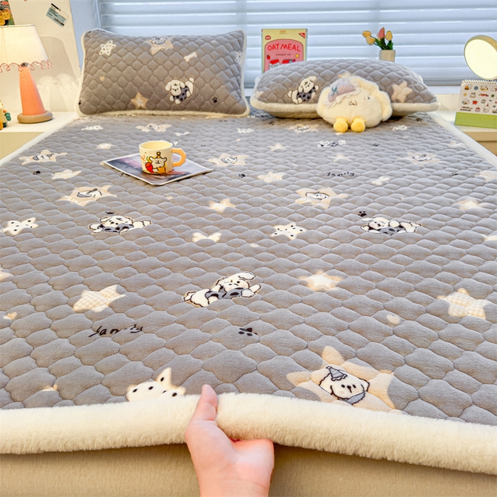 91家纺网 家纺一手货源 找家纺 （总）喜居 2025新款高克重印花牛奶绒夹棉床褥床垫子褥子床护垫