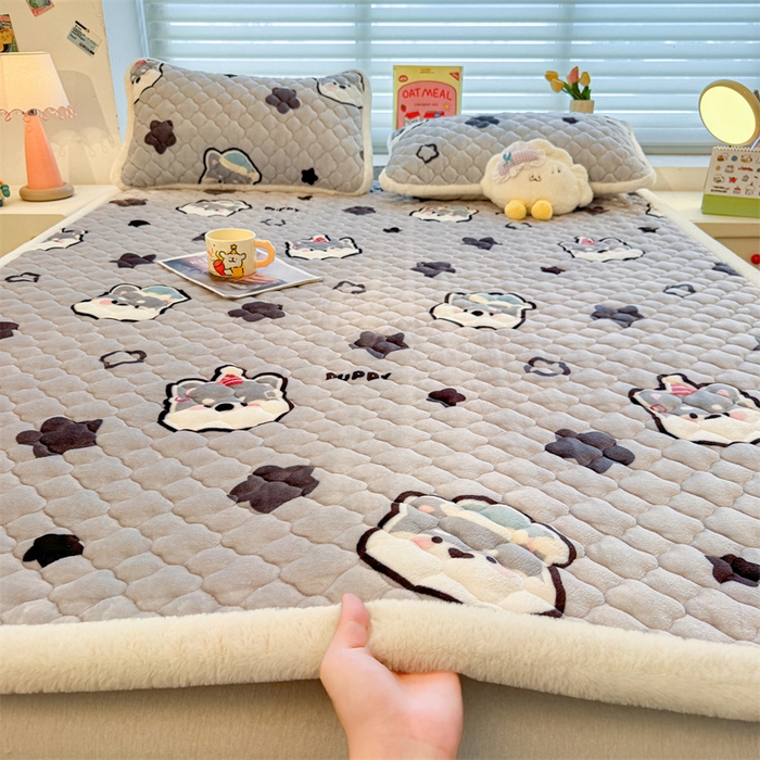 91家纺网 家纺一手货源 找家纺 （总）喜居 2025新款高克重印花牛奶绒夹棉床褥床垫子褥子床护垫