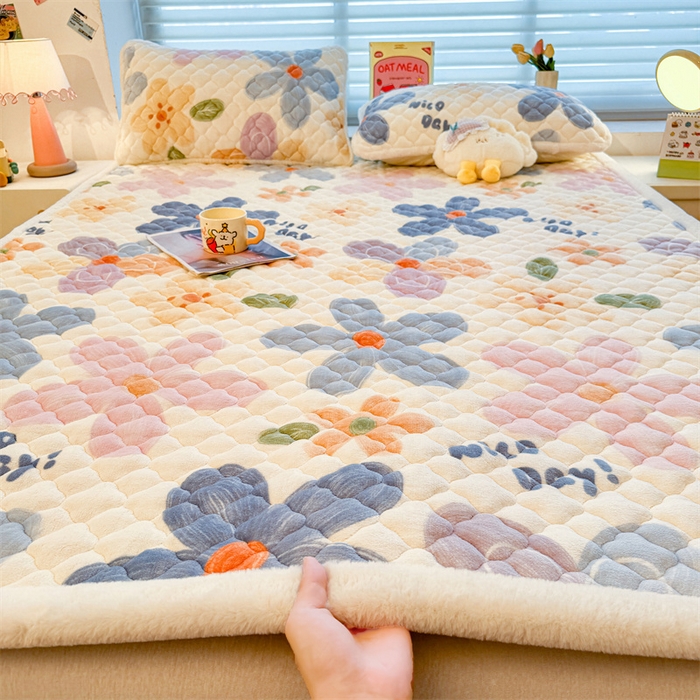91家纺网 家纺一手货源 找家纺 （总）喜居 2025新款高克重印花牛奶绒夹棉床褥床垫子褥子床护垫