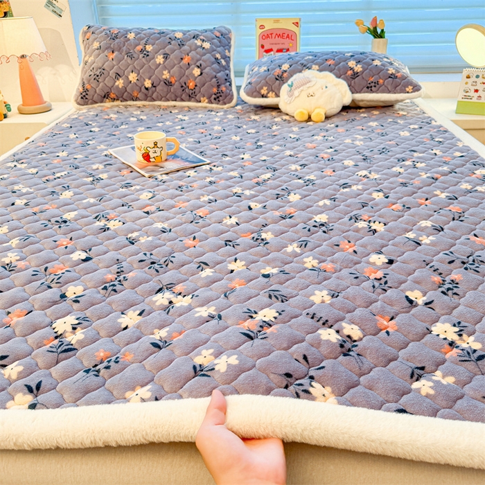 91家纺网 家纺一手货源 找家纺 （总）喜居 2025新款高克重印花牛奶绒夹棉床褥床垫子褥子床护垫