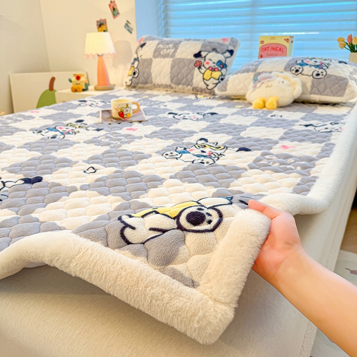 91家纺网 家纺一手货源 找家纺 （总）喜居 2025新款高克重印花牛奶绒夹棉床褥床垫子褥子床护垫