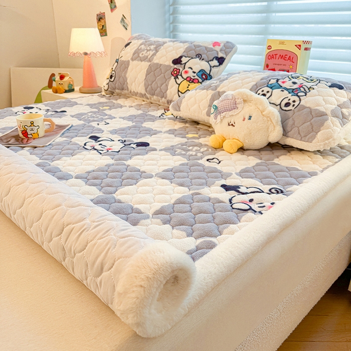 91家纺网 家纺一手货源 找家纺 （总）喜居 2025新款高克重印花牛奶绒夹棉床褥床垫子褥子床护垫