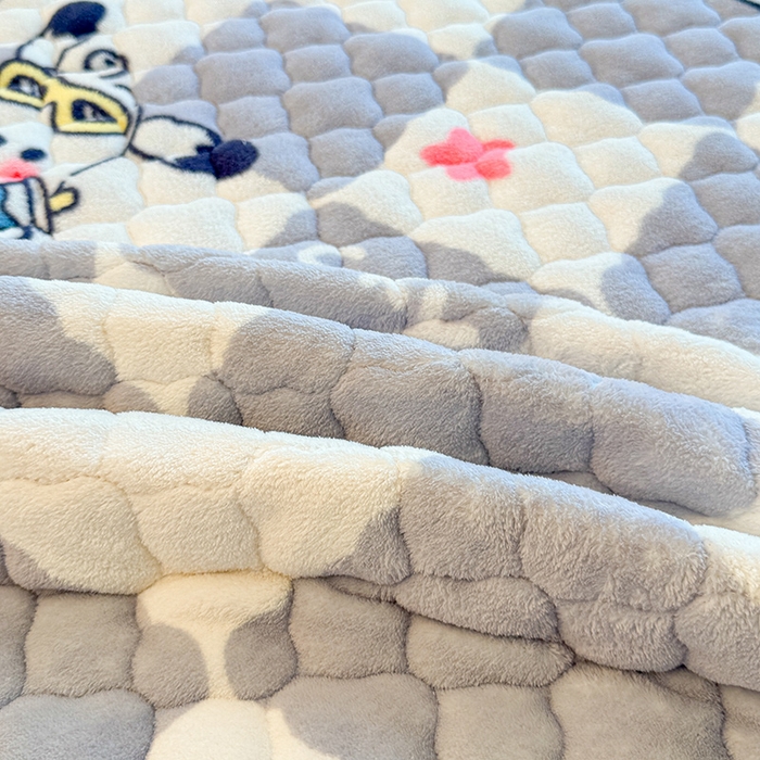 91家纺网 家纺一手货源 找家纺 喜居 2025新款高克重印花牛奶绒夹棉床褥床垫子褥子床护垫 假日萌宠