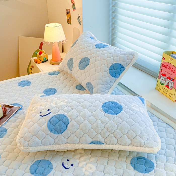 91家纺网 家纺一手货源 找家纺 喜居 2025新款高克重印花牛奶绒夹棉床褥床垫子褥子床护垫 波点微笑