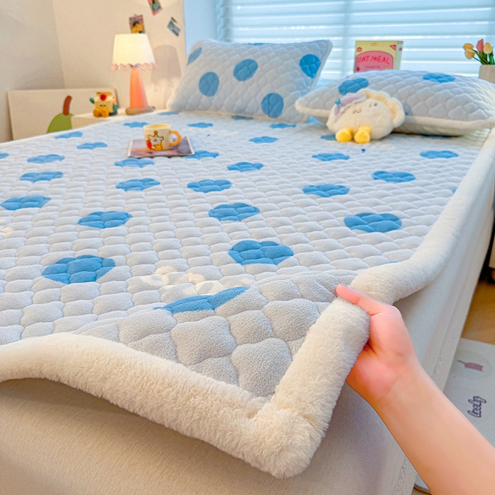 91家纺网 家纺一手货源 找家纺 喜居 2025新款高克重印花牛奶绒夹棉床褥床垫子褥子床护垫 波点微笑