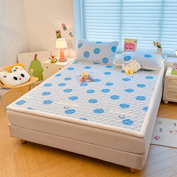 91家纺网 家纺一手货源 找家纺 喜居 2025新款高克重印花牛奶绒夹棉床褥床垫子褥子床护垫 波点微笑